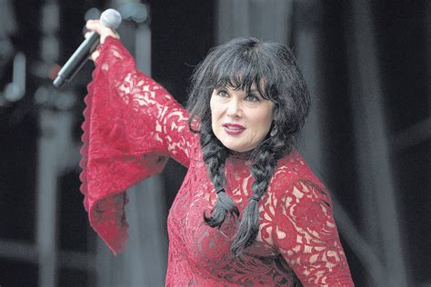 TIL A judge ordered nude photos taken of Ann Wilson of Heart